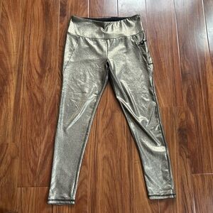 Gottex Gold Metallic Workout Pants. Size M worn for photo shoot sm hole pocket